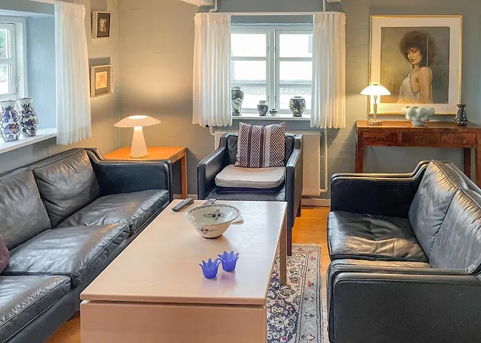 3 Bedroom Amazing In Semesterbostad